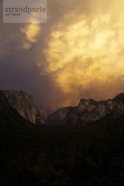 Wolke  über  Tal  Yosemite Nationalpark  Kalifornien