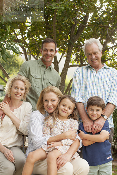 Porträt einer lächelnden Mehrgenerationen-Familie