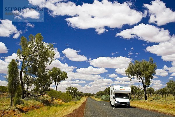 Fernverkehrsstraße Reise rot Wohnmobil Australien Northern Territory