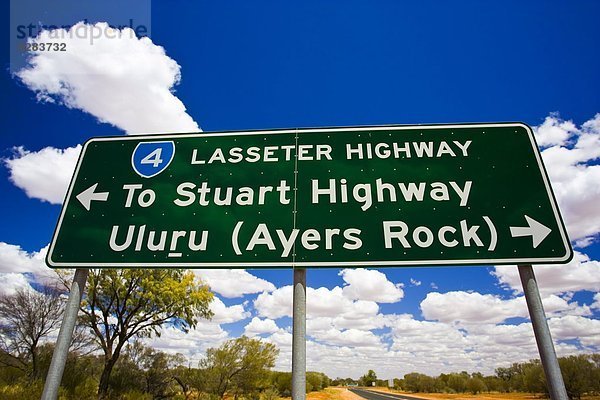 Felsbrocken  Ayers Rock  Uluru  Zeichen  Bundesstraße  Australien  Northern Territory  Signal