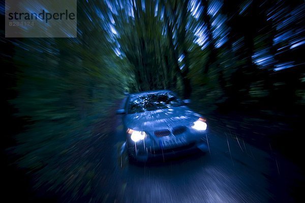 Auto  Nacht  Großbritannien  Fernverkehrsstraße  BMW  Gloucestershire