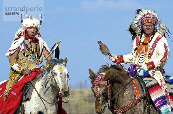 klar  zeigen  Indianer  reiten - Pferd  Kultur  Kanada  kanadisch  Erbe