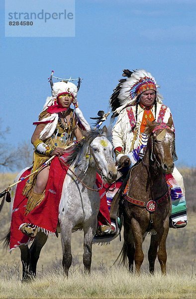 klar  zeigen  Indianer  reiten - Pferd  Kultur  Kanada  kanadisch  Erbe
