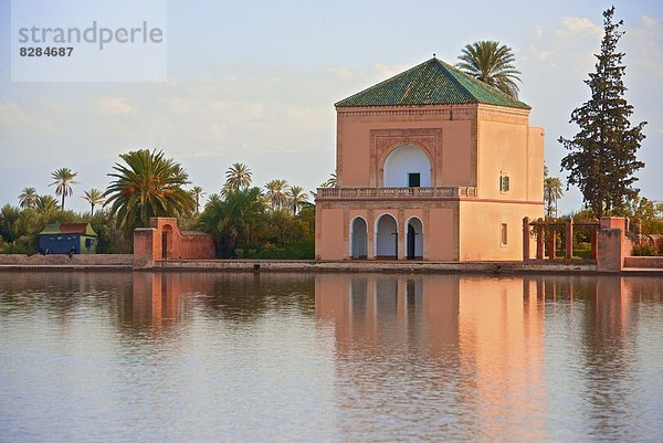 Nordafrika  Wasser  flirten  Zeit  Marrakesch  Afrika  Jahrhundert  Marokko  Messehalle