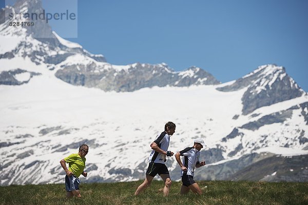 Marathonlauf  Marathon  Marathons  Europa  Matterhorn  Läufer  Westalpen  Schweiz  Zermatt