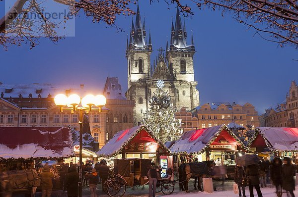 Prag  Hauptstadt  Europa  Fröhlichkeit  bedecken  Zeichen  Kirche  Weihnachten  Tschechische Republik  Tschechien  Tyn  Markt  Signal  Schnee