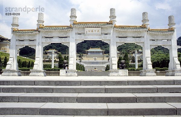 Taipeh  Hauptstadt  zwischen  inmitten  mitten  Palast  Schloß  Schlösser  bauen  Asien  Taiwan