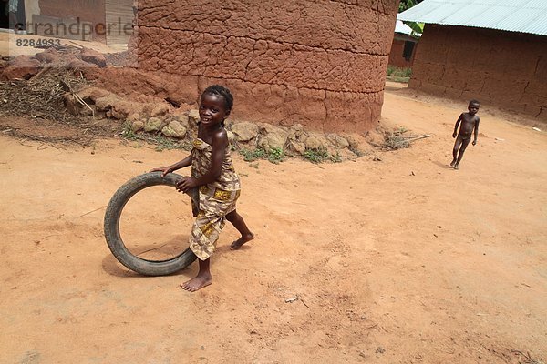 Westafrika  rollen  Mädchen  Afrika  Benin  Spaß  alt  Reifen  Autoreifen