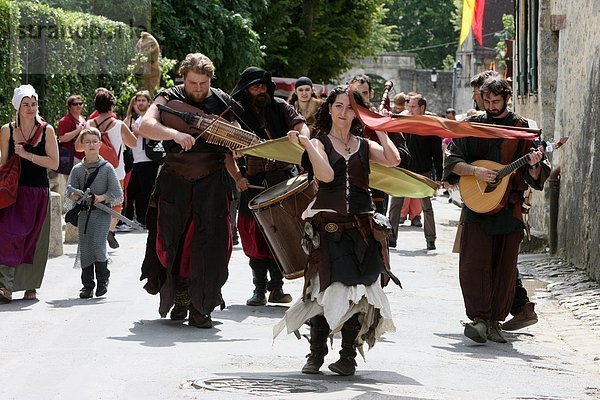 Mittelalter  Frankreich  Europa  Festival  Akrobat  Kostüm - Faschingskostüm  UNESCO-Welterbe  Parade  Seine-et-Marne