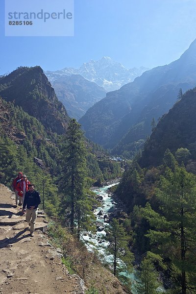 nebeneinander  neben  Seite an Seite  folgen  Fluss  Himalaya  Asien  Nepal