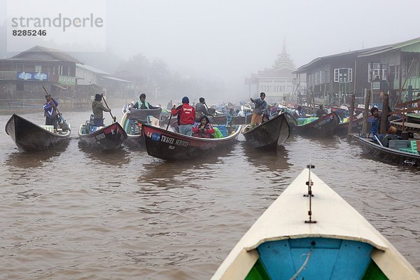 Morgen  Tourist  Boot  Nebel  früh  Steg  Myanmar  Asien  Inle See  Shan Staat