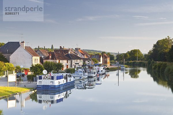 Frankreich Europa Dorf Kochmütze Loire