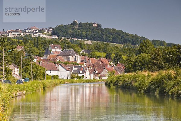 hinter Frankreich Europa Hügel Dorf Kochmütze Loire