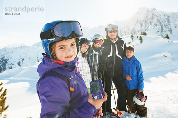 Familie von Skifahrern  Les Arcs  Haute-Savoie  Frankreich