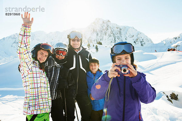Porträt einer Skifamilie  Les Arcs  Haute-Savoie  Frankreich