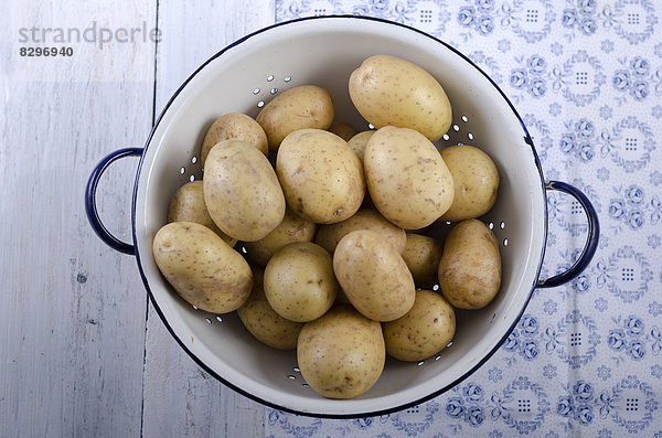 Kartoffeln im Sieb  Studioaufnahme