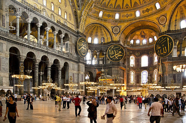 Innenaufnahme der Hagia Sophia  Istanbul  Türkei
