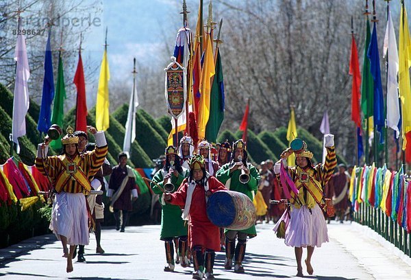 führen  Monarchie  Palast  Schloß  Schlösser  Musiker  Bhutan  Blei  Prozession