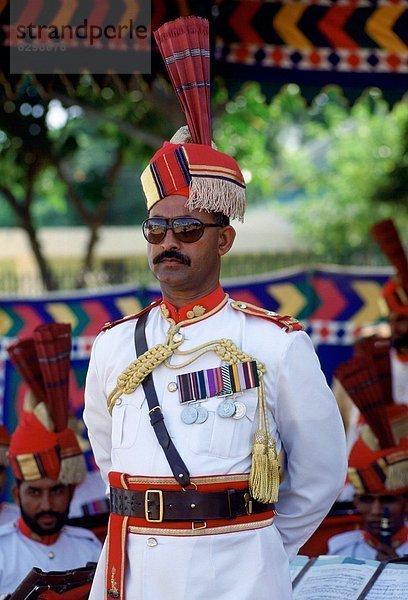stehend  Mann  sehen  Medaille  auflockern  Militär  Pakistan  Parade