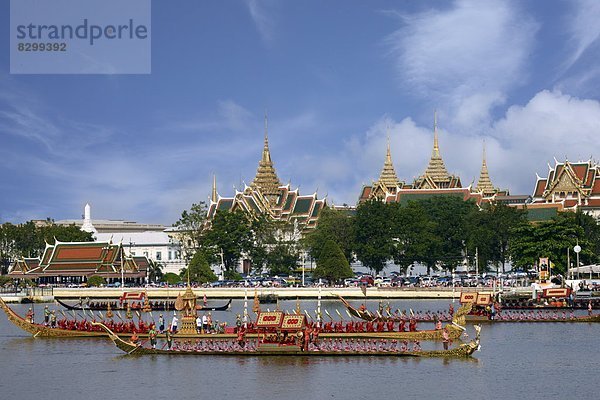 Bangkok  Hauptstadt  Fluss  Monarchie  Containerschiff  Südostasien  Asien  Thailand