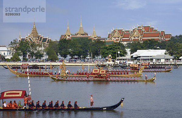 Bangkok  Hauptstadt  Fluss  Monarchie  Containerschiff  Südostasien  Asien  Thailand