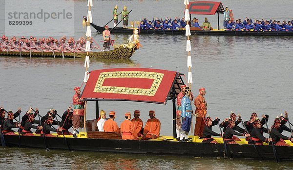 Bangkok  Hauptstadt  Fluss  Monarchie  Containerschiff  Südostasien  Asien  Thailand