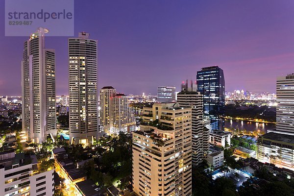 Bangkok  Hauptstadt  hoch  oben  Nacht  Gebäude  aufwärts  Hotel  Südostasien  Asien  Thailand