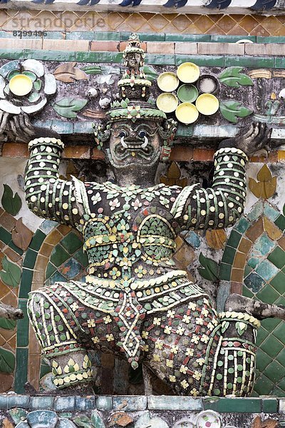 Bangkok  Hauptstadt  Detail  Details  Ausschnitt  Ausschnitte  gebraucht  benutzen  zeigen  chinesisch  Figur  Schiff  Dekoration  Produktion  Mittelpunkt  Keramik  Südostasien  Asien  zerbrochen  Jahrhundert  Dämon  Prang  Thailand  handeln  Wat Arun