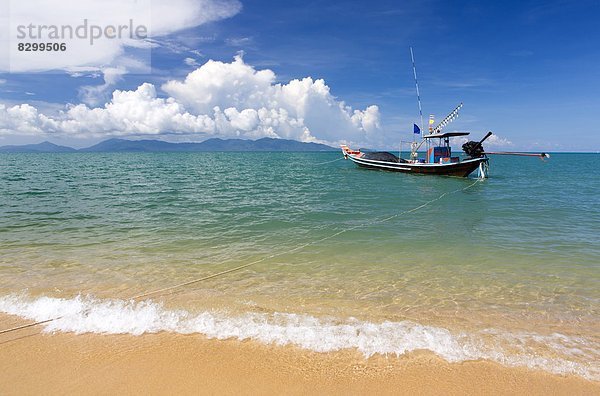 Tradition  Strand  Küste  Boot  vertäut  lang  langes  langer  lange  angeln  Südostasien  Schwanz  Tierschwanz  Asien  Norden  Thailand