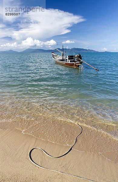 Tradition  Strand  Küste  Boot  vertäut  lang  langes  langer  lange  angeln  Südostasien  Schwanz  Tierschwanz  Asien  Norden  Thailand