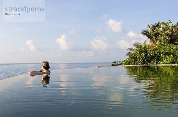 Weite  Frau  Meer  hinaussehen  Südostasien  Asien  Unendlichkeit  Koh Samui  Thailand