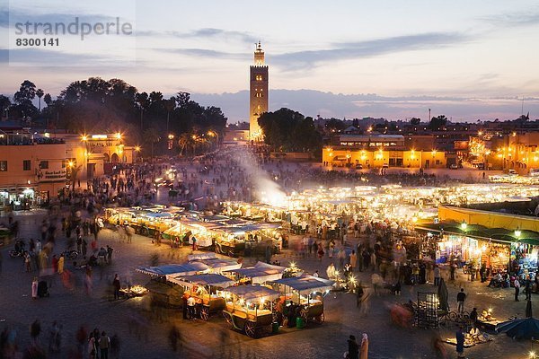 Nordafrika  Ansicht  Erhöhte Ansicht  Aufsicht  heben  Marrakesch  Koutoubia-Moschee  Afrika  Abenddämmerung  Marokko  Moschee