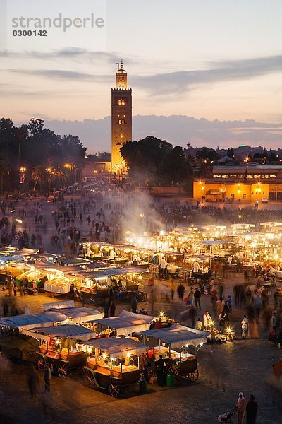 Nordafrika  Ansicht  Erhöhte Ansicht  Aufsicht  heben  Marrakesch  Koutoubia-Moschee  Afrika  Abenddämmerung  Marokko  Moschee