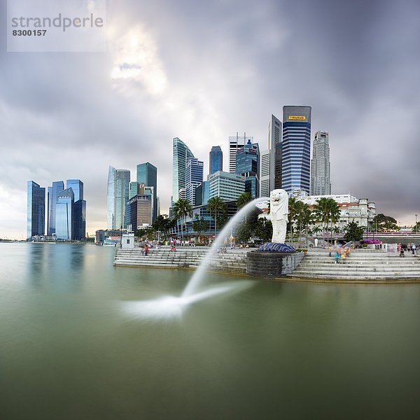 Skyline  Skylines  Großstadt  Hintergrund  Statue  Südostasien  Asien  Merlion  Singapur