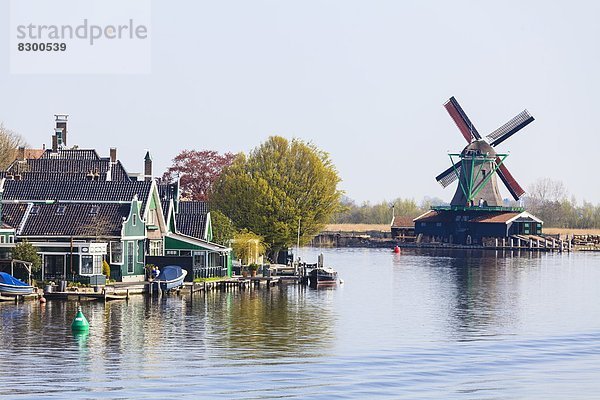 Windturbine  Windrad  Windräder  Europa  Attraktivität  arbeiten  Gebäude  Tourist  Geschichte  Fluss  Museum  Dorf  aufheben  Niederlande