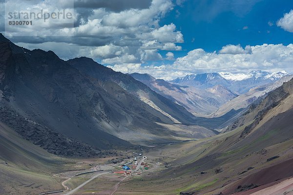 zwischen  inmitten  mitten  Berg  Anden  Argentinien  Mendoza  Südamerika