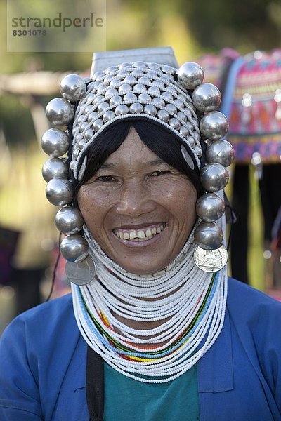 Frau  Kopfschmuck  Silber  Ballspiel  Myanmar  Asien  Shan Staat