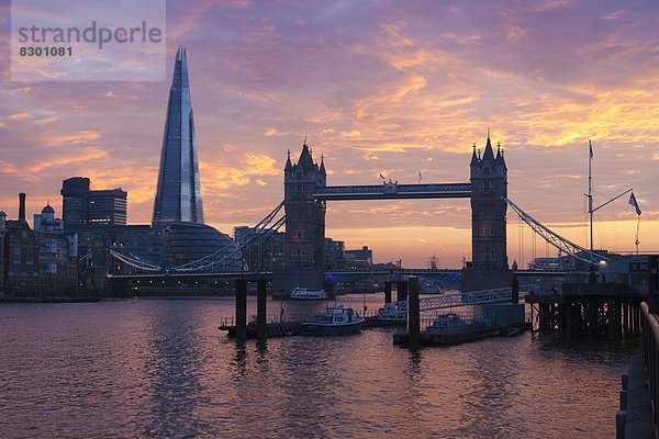 Europa  Sonnenuntergang  Großbritannien  London  Hauptstadt  Brücke  Fluss  Themse  Glasscherbe  England