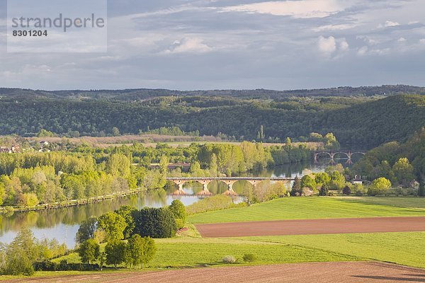 Frankreich  Europa  Tal  Fluss  Dordogne
