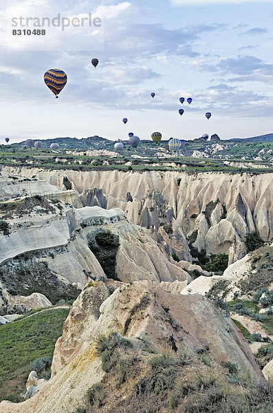 Heißluftballons  Kappadokien  Anatolien  Türkei  Asien