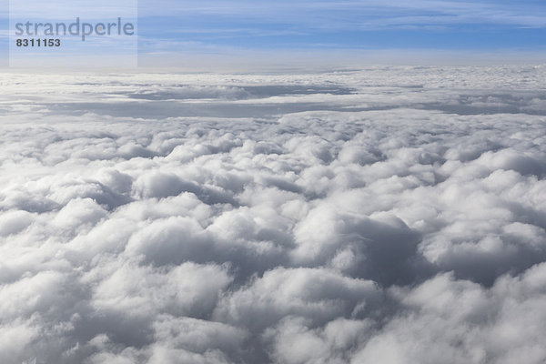Luftaufnahme  weiße Wolkendecke