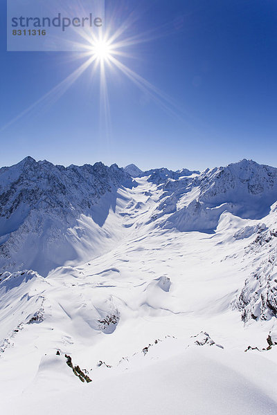 Gipfelblick von der Schöntalspitze in die Stubaier Alpen