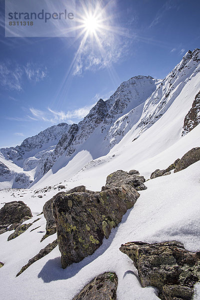 Winterlandschaft mit Sonne zur Steintalspitze