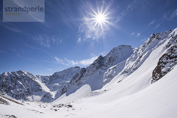 Winterlandschaft mit Sonne zur Steintalspitze