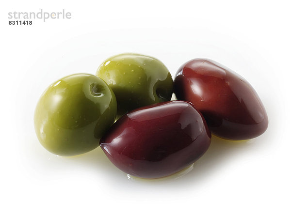 Kalamata-Oliven und grüne Oliven