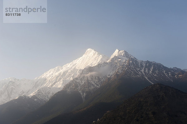 Berg Nilgiri-Nord  7061 m  im Morgenlicht