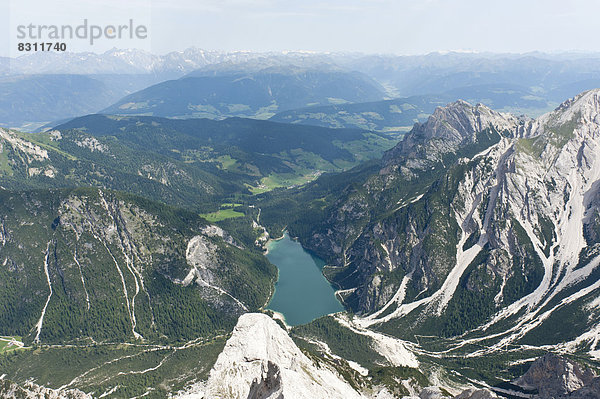 Alpenpanorama  Ausblick vom Gipfel des Seekofel nach Norden auf den Pragser Wildsee