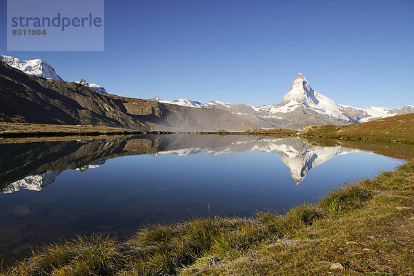 Matterhorn spiegelt sich im Stellisee