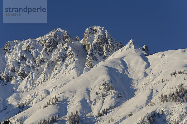 Mittagsspitze und Fiechterspitze  Gebirgslandschaft im Winter