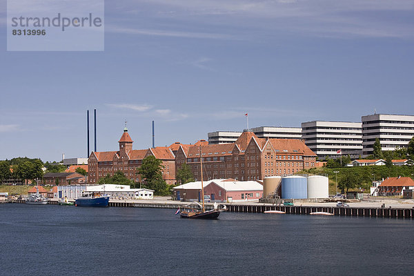 Boote vor der Hafeneinfahrt zum Hafen von Sønderborg